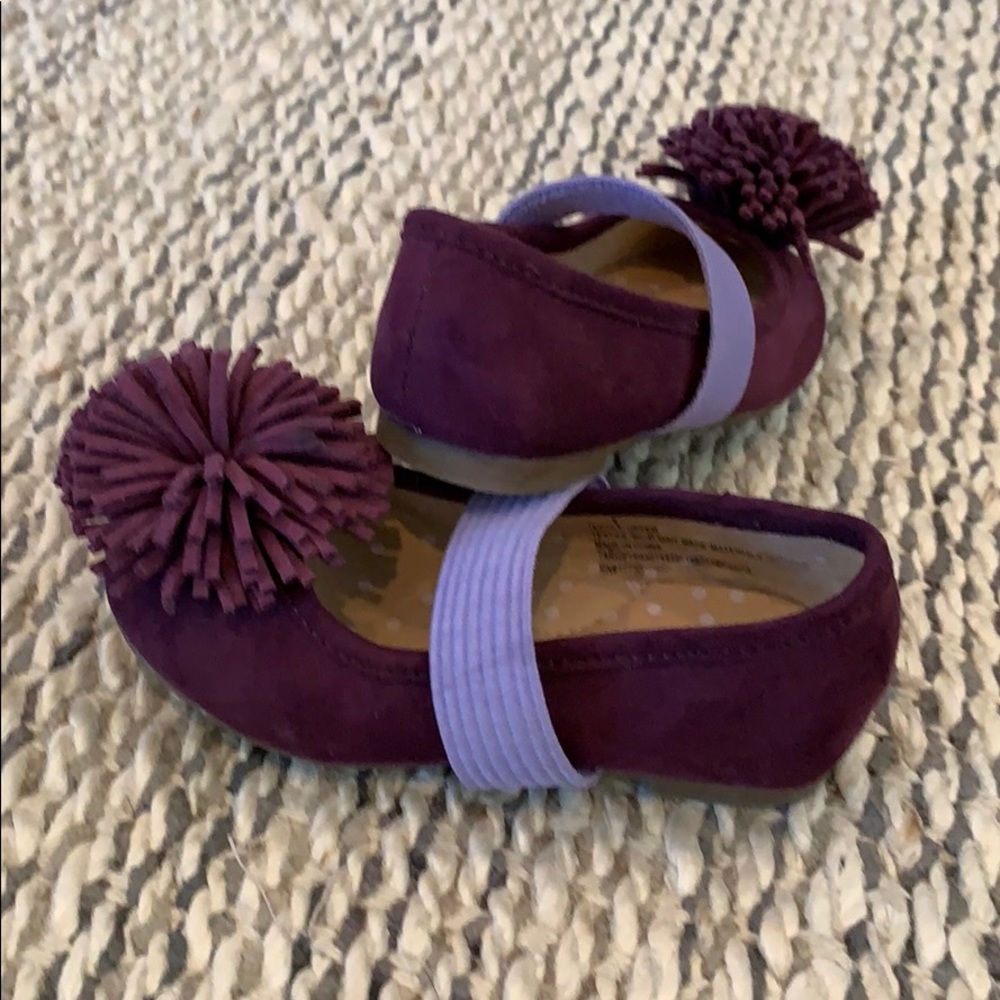 Cat & Jack Casual Pom-Pom Toddler Shoe (size 6)